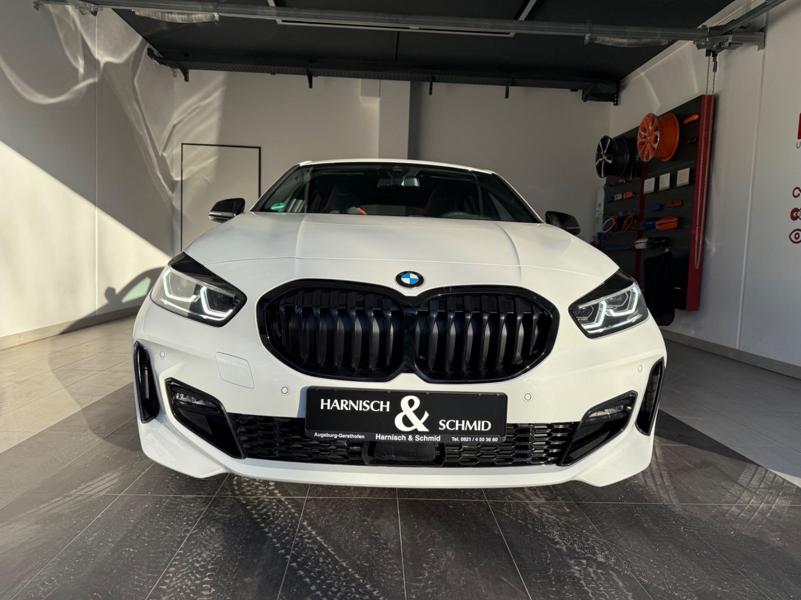 Fahrzeugabbildung BMW 118 i Edition Colorv.; M-Tech.-,M-Pro-Sport-Pak.