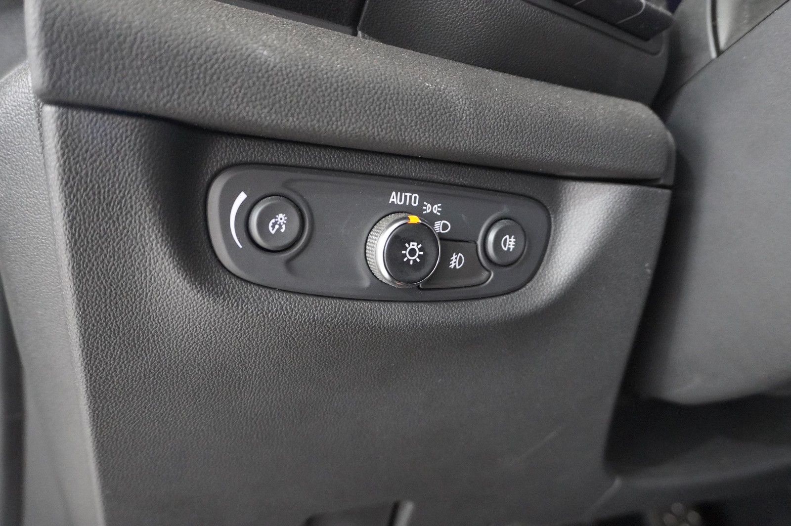 Fahrzeugabbildung Opel Insignia B ST 2.0D UTLIMATE NAVI/LED/KAMERA/AHK
