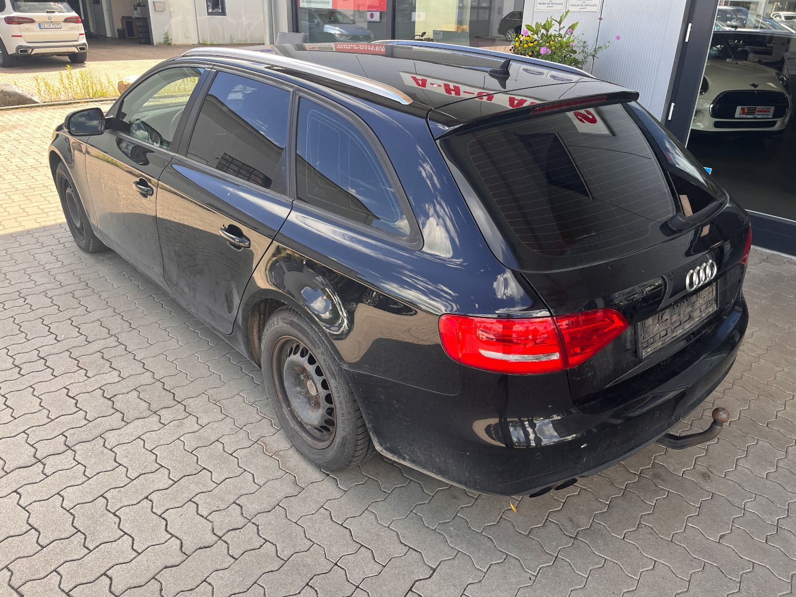 Fahrzeugabbildung Audi A4 Avant Attraction