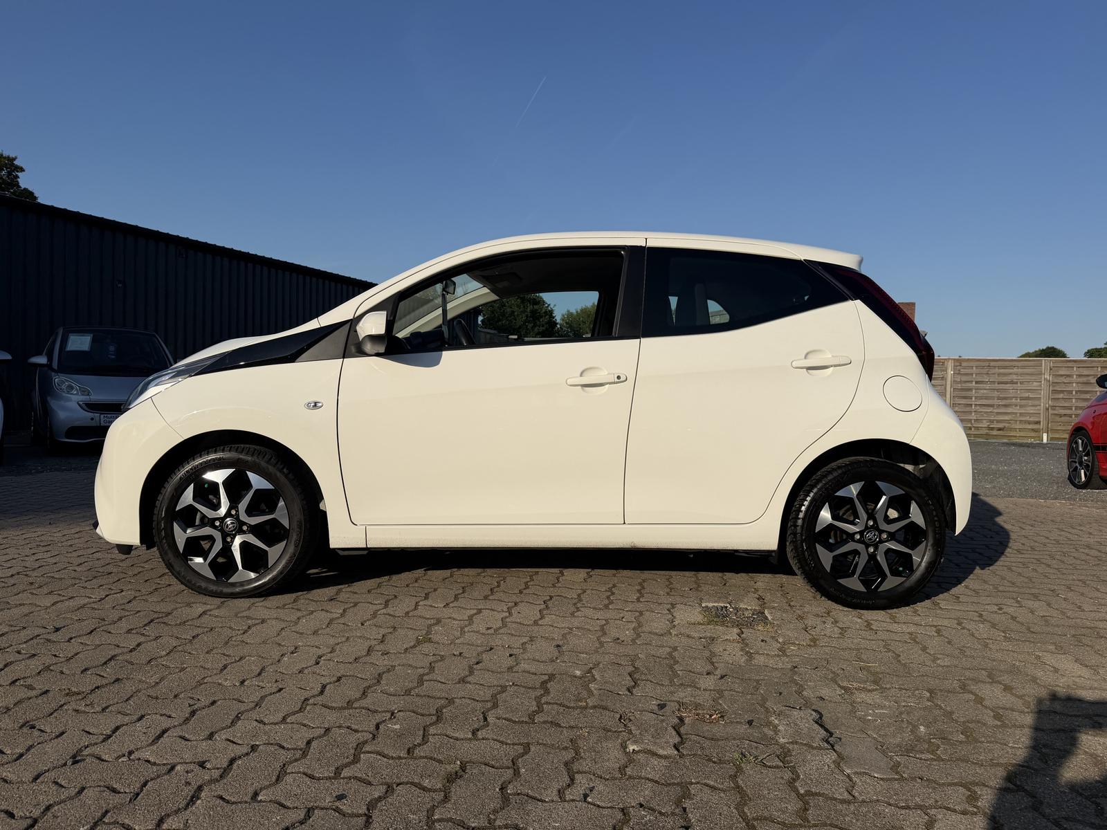 Toyota AYGO TEAM-D/KAMERA/KLIMA/AUTOMATIK/62TKM/1.HD
