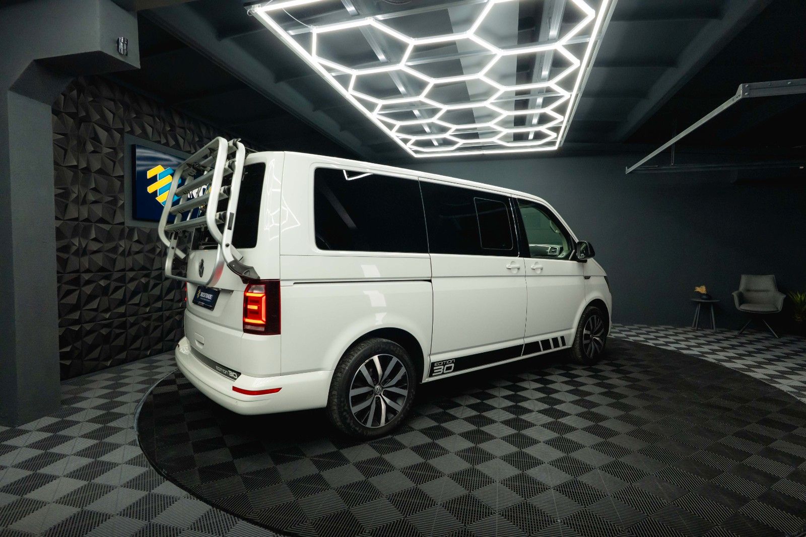 Fahrzeugabbildung Volkswagen T6 Multivan 2.0TDI DSG Edition 30 4Motion ACC