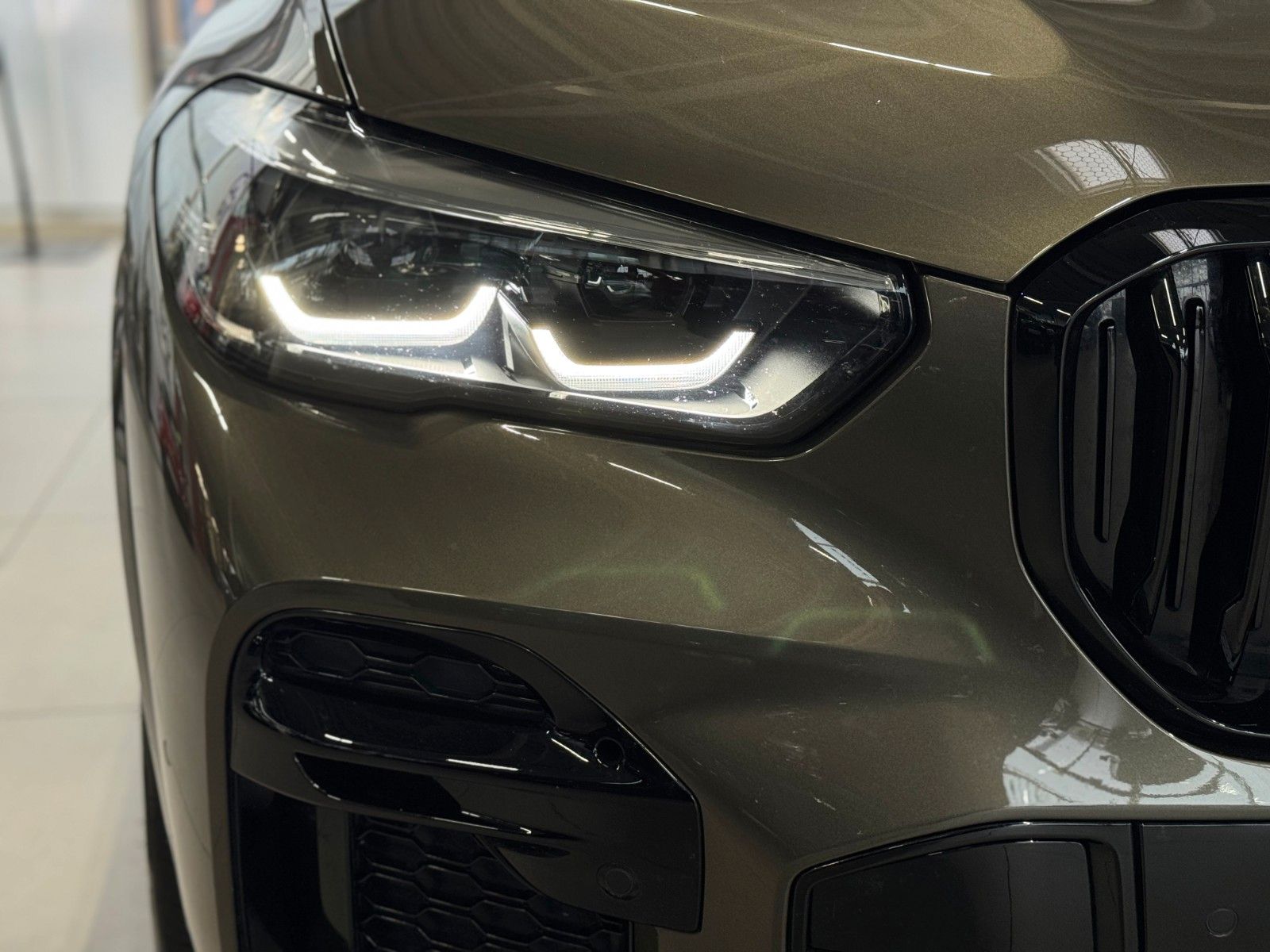 Fahrzeugabbildung BMW X5 xDrive 30d M-Sport "Driving As. Professional"