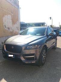 Jaguar F-Pace - 4