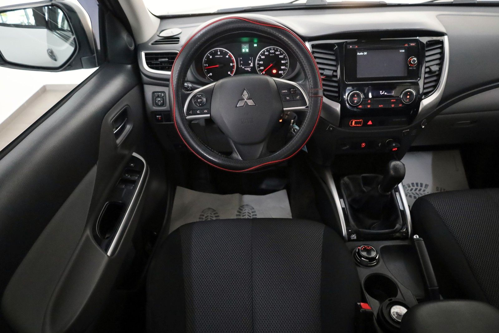 Fahrzeugabbildung Mitsubishi L200 Plus Doppelkabine 4WD Kamera,Rollo,AHK