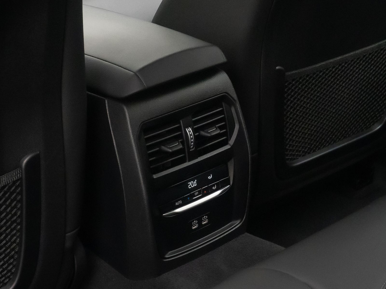 Fahrzeugabbildung BMW 330e WidscreenDispl AHK DAB Leder Sport Stop&Go