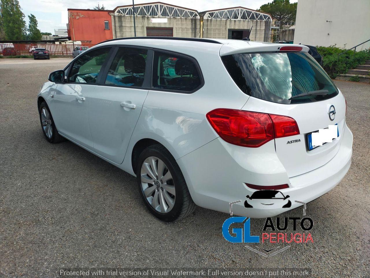 Opel Astra 2012 — interior
