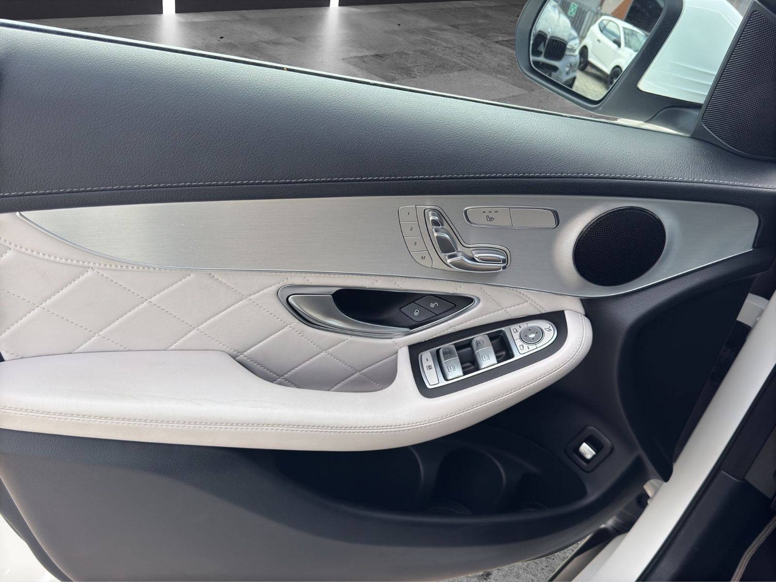 Fahrzeugabbildung Mercedes-Benz GLC 220 d 4Matic/AMG Line/Pano/ACC/Keyless Go