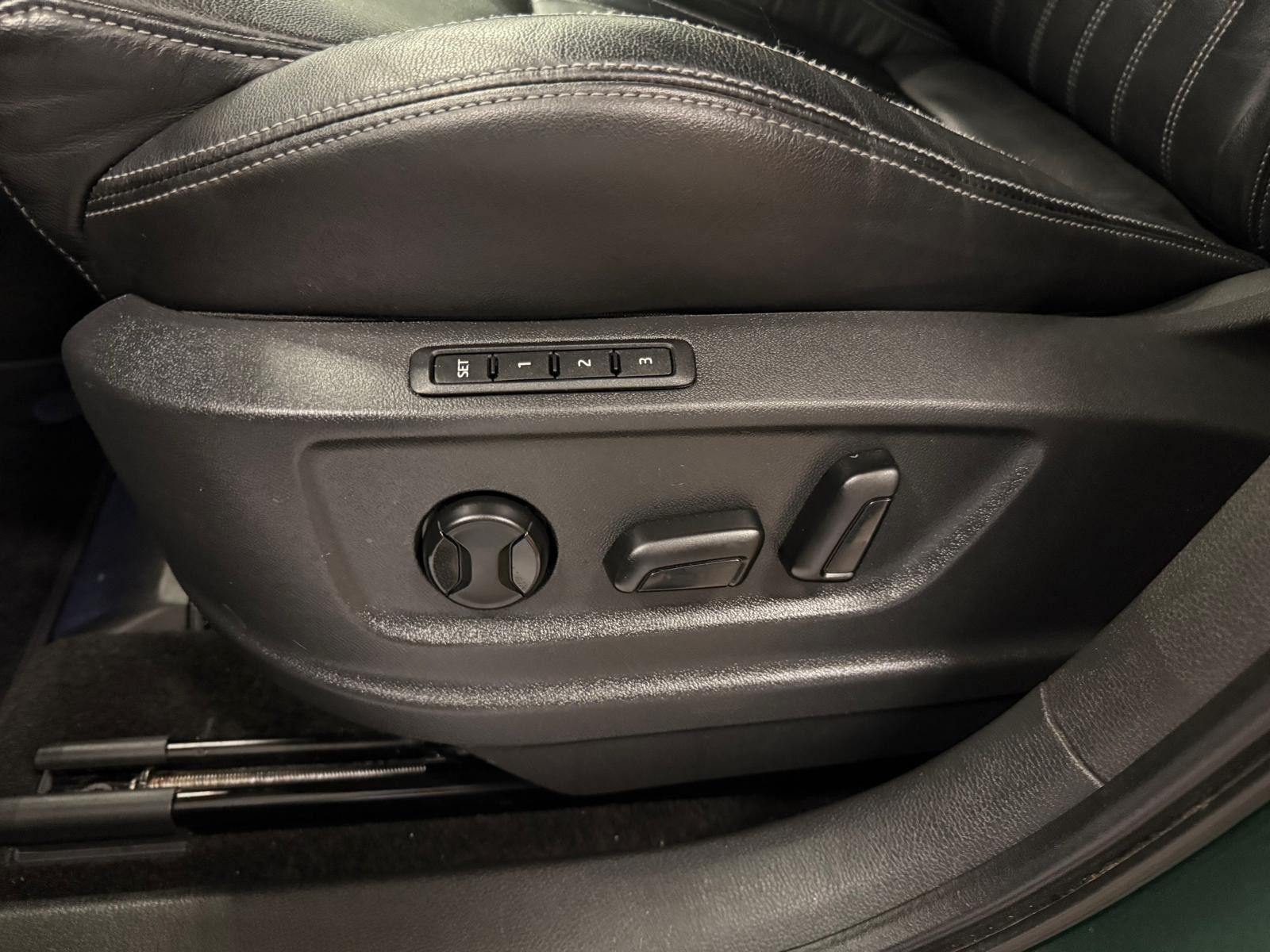 Fahrzeugabbildung SKODA Karoq Style 4x4 / AHK/ALLRAD/LED/KAMERA/LEDER