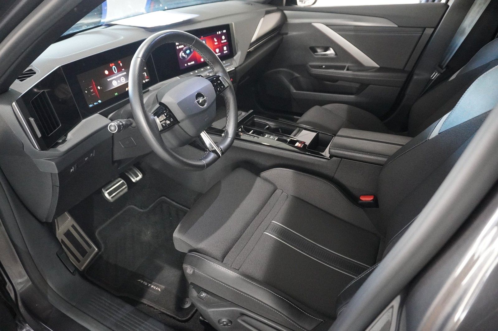 Fahrzeugabbildung Opel Astra L Lim. 1.6 HYBRID GS SPORT NAVI/360°/SPORT