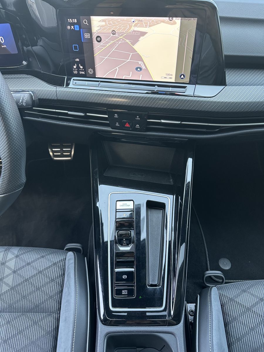 Fahrzeugabbildung Volkswagen Golf Variant 2.0 TDI DSG R-Line NAV+LED+PANO+ACC