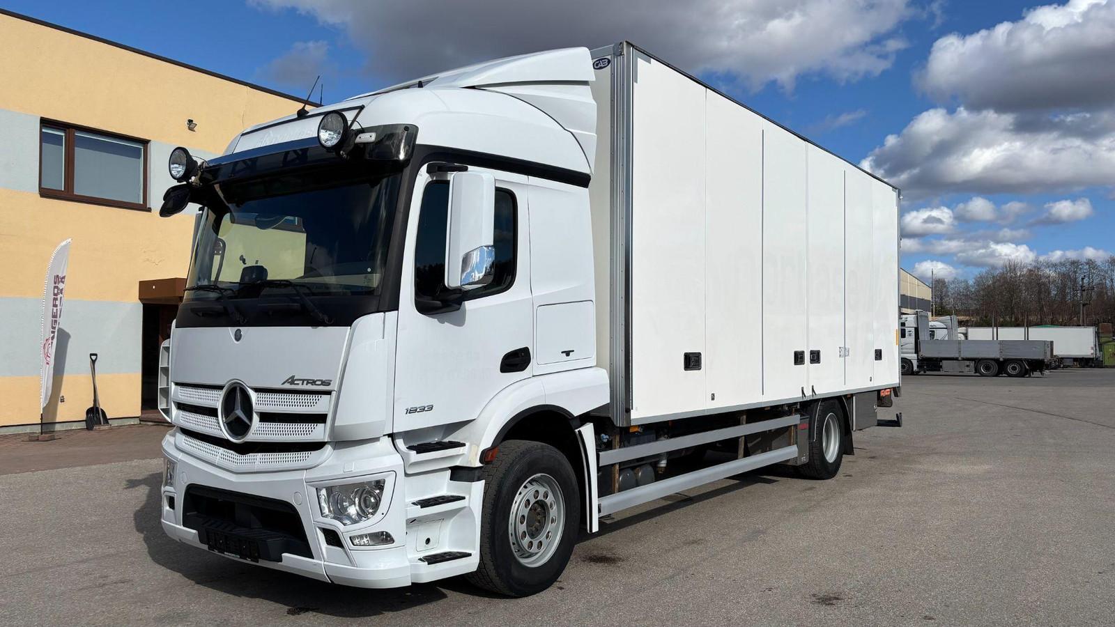 Mercedes-Benz Actros 1833 4x2 EURO 6 + SIDE OPENING
