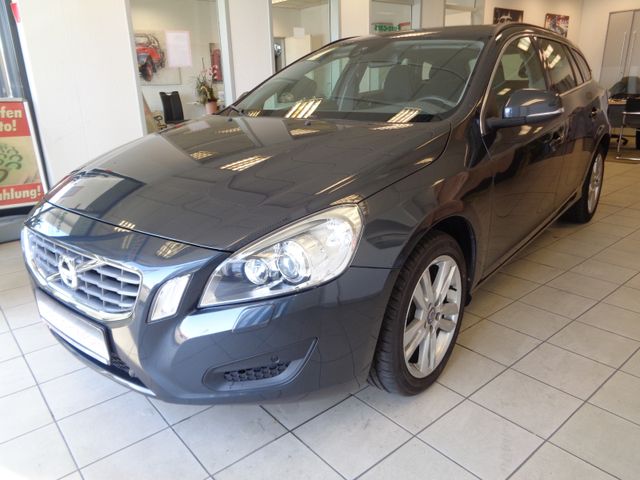 Volvo V60 D4 Geartronic Momentum / NAVI / KLIMA