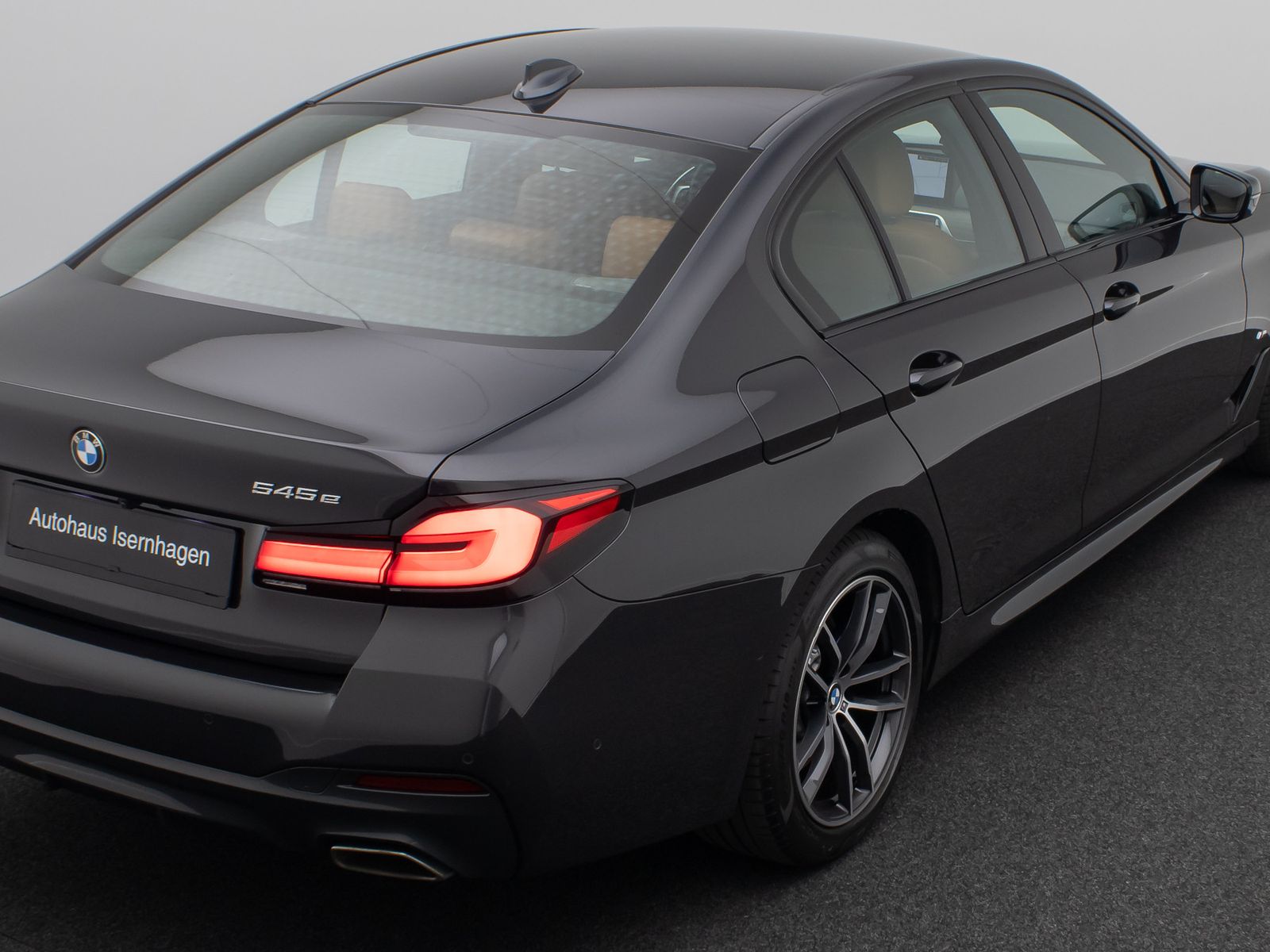 Fahrzeugabbildung BMW 545e xD M Sport 360° HUD H/K DAB AHK Komfort