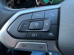 Fahrzeugabbildung Volkswagen Golf VIII Variant Life 2,0 TDI Navi Sitzh ACC