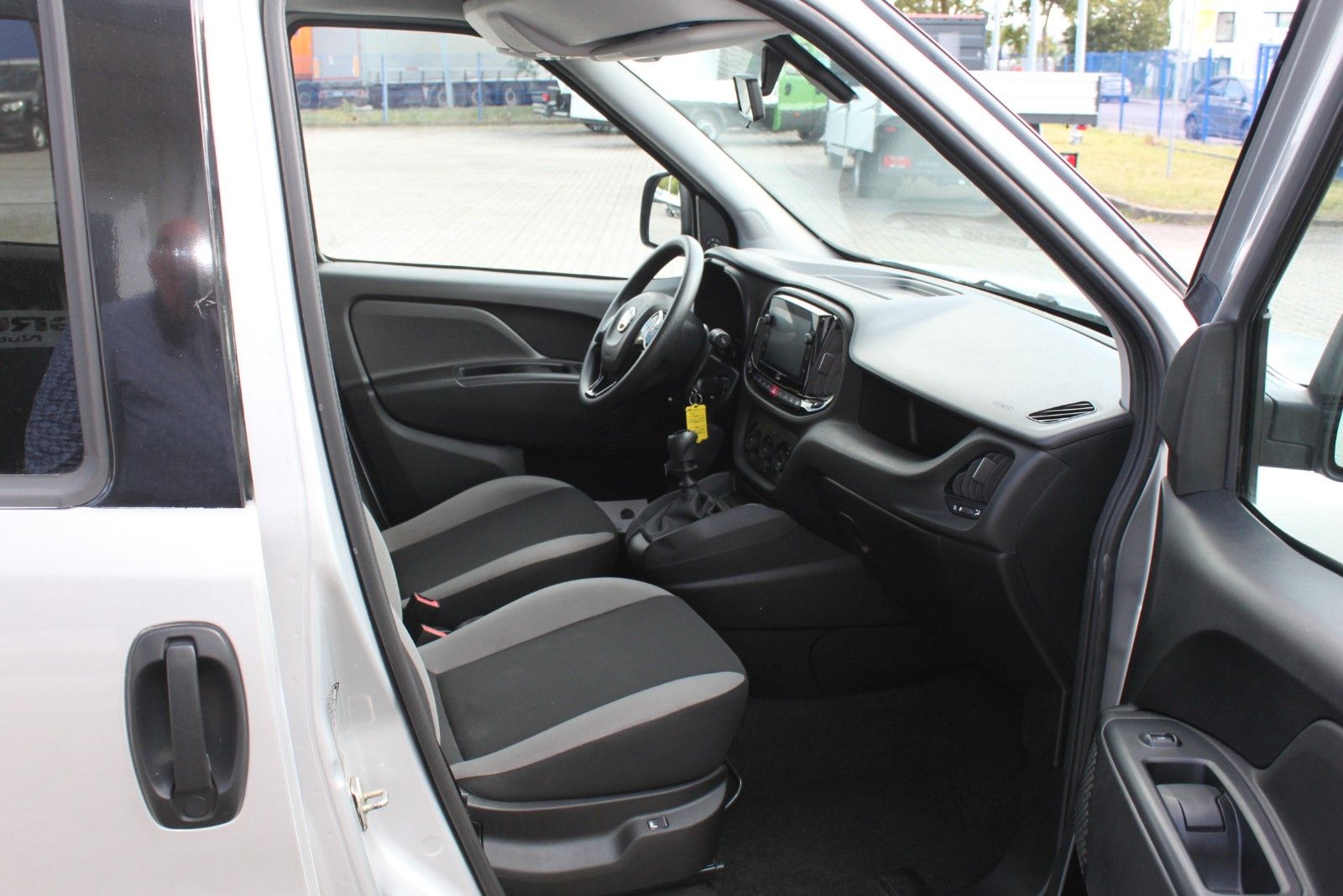 Fahrzeugabbildung Fiat Doblò SX Kombi LKW Zulassung