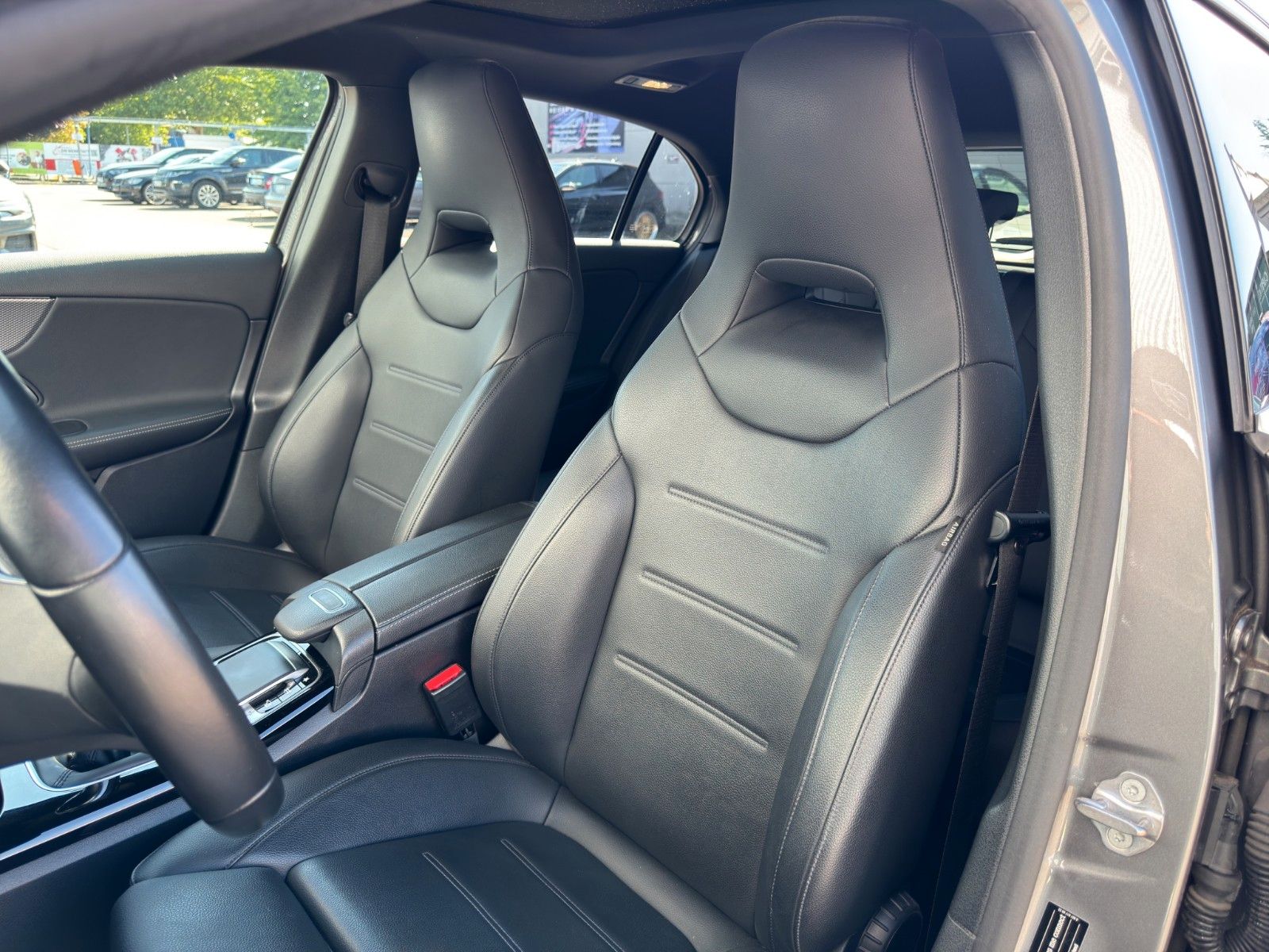 Fahrzeugabbildung Mercedes-Benz A200 SPORT PROGR PANO LED MBUX NAVI TEL LEDER