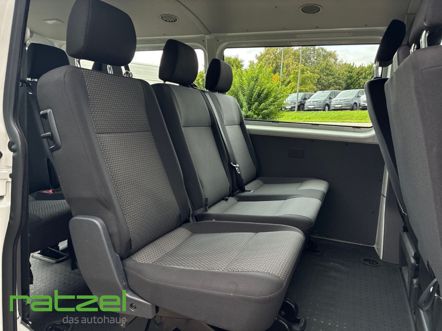 Fahrzeugabbildung Volkswagen T6.1 Kombi 2.0 TDI DSG 4Motion lang StandHZG AHK