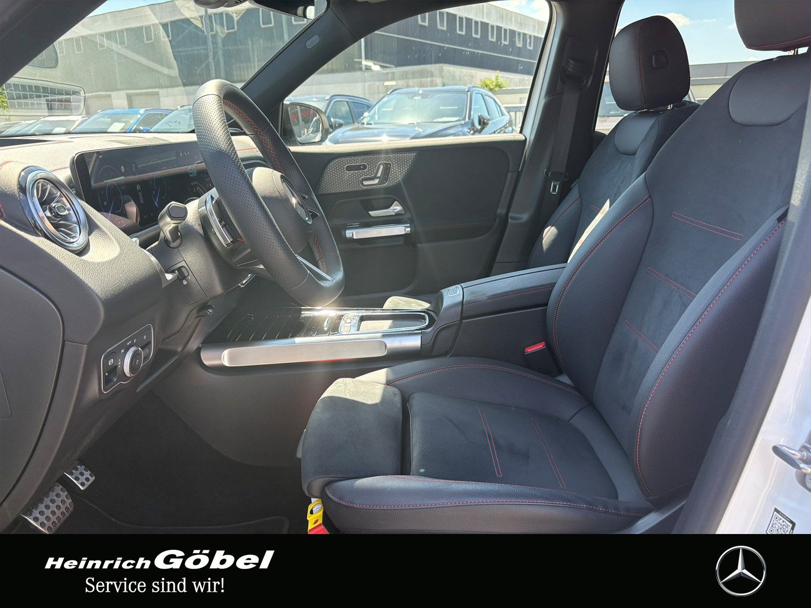 Fahrzeugabbildung Mercedes-Benz EQB 300 AMG-LINE HEAD-UP*BURMESTER*360°*MEMORY