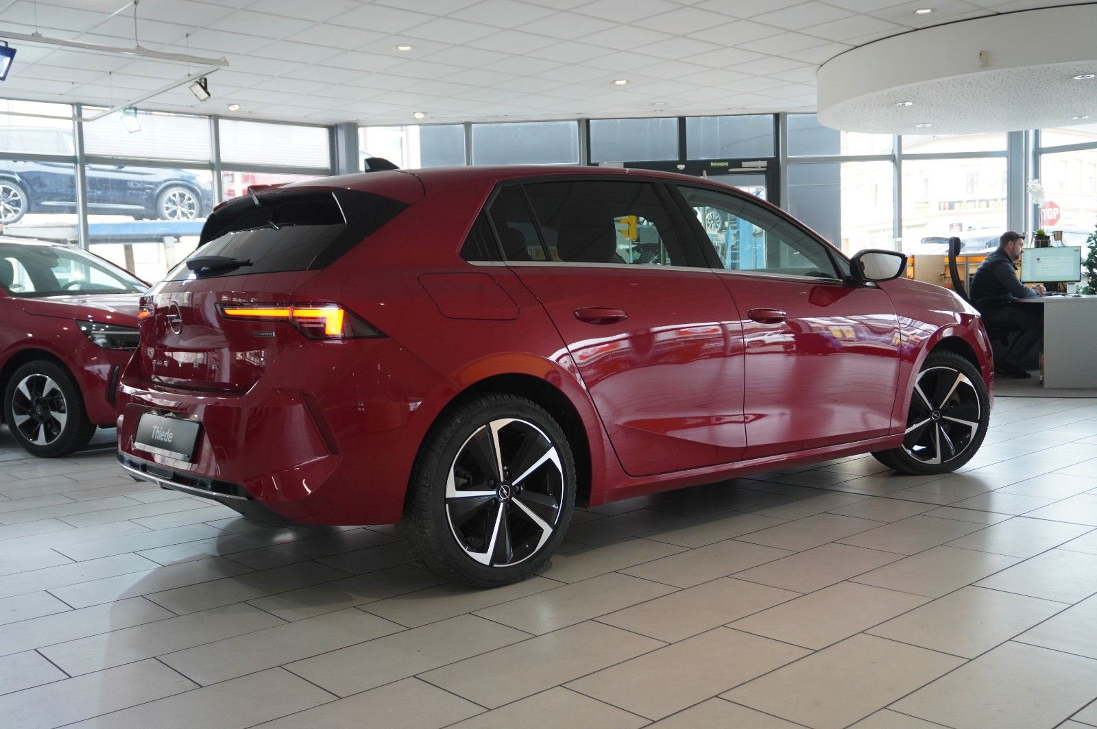 Fahrzeugabbildung Opel Astra L Lim. 1.6 HYBRID ELEGANCE NAVI/LED/KAMERA