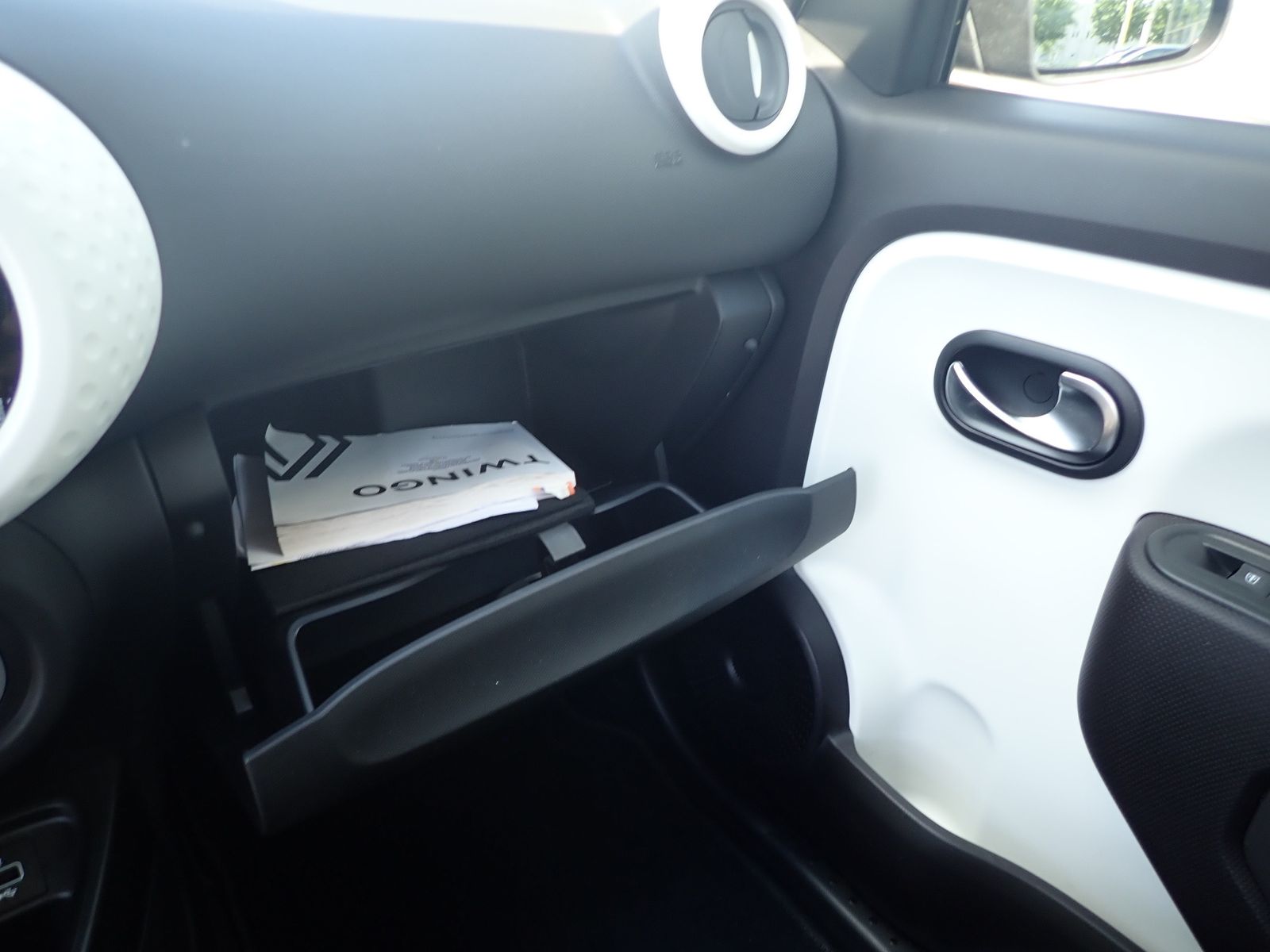 Fahrzeugabbildung Renault Twingo Equilibre SCe 65