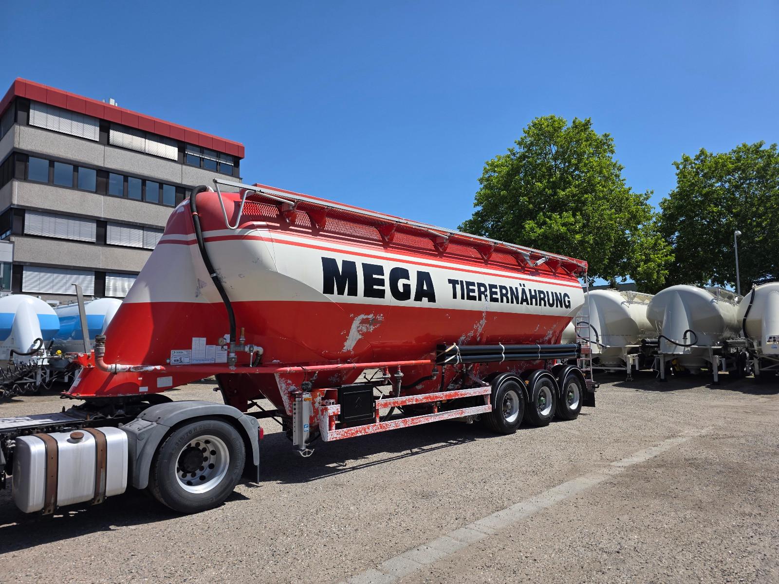 Spitzer 48m3 Futtersilo / Animal food / 4 Kammer!