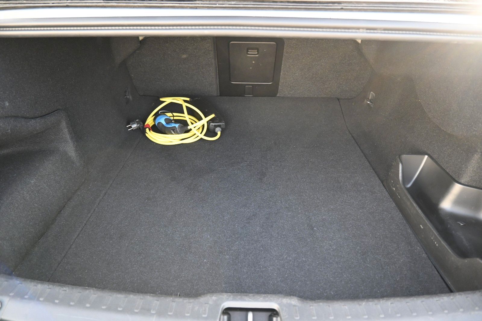 Fahrzeugabbildung Volvo S90 Lim.R-Design Plug-In Hyb. AWD*B&W*LUFT*MASS*