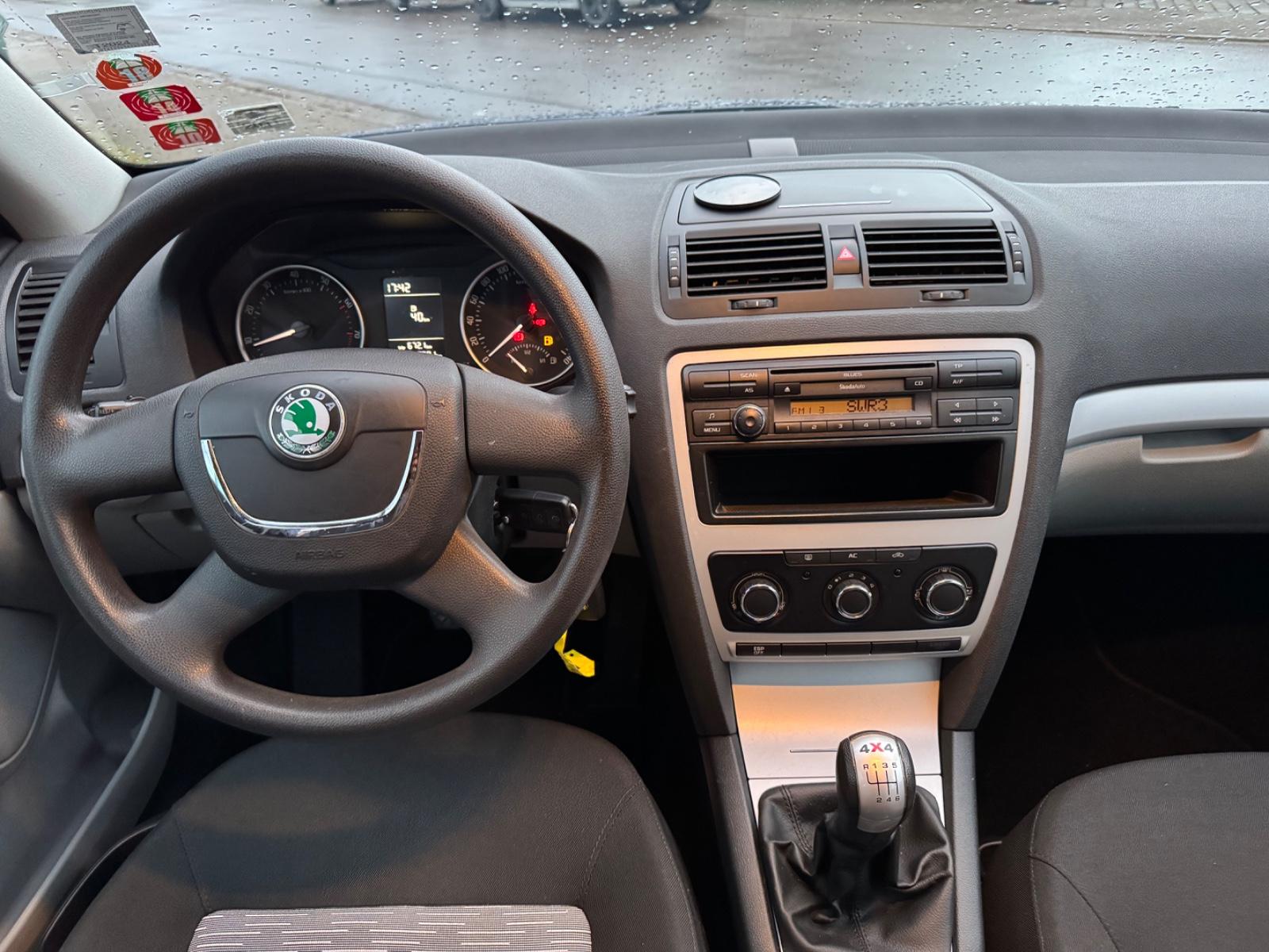 Skoda Octavia 2009 — photo 12
