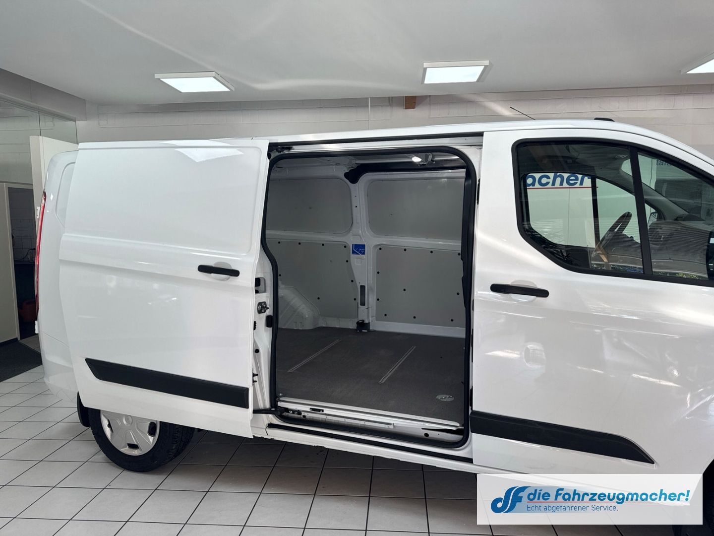 Fahrzeugabbildung Ford Transit Custom Kasten 320 L2 Trend 2.0 TDCi EU6d