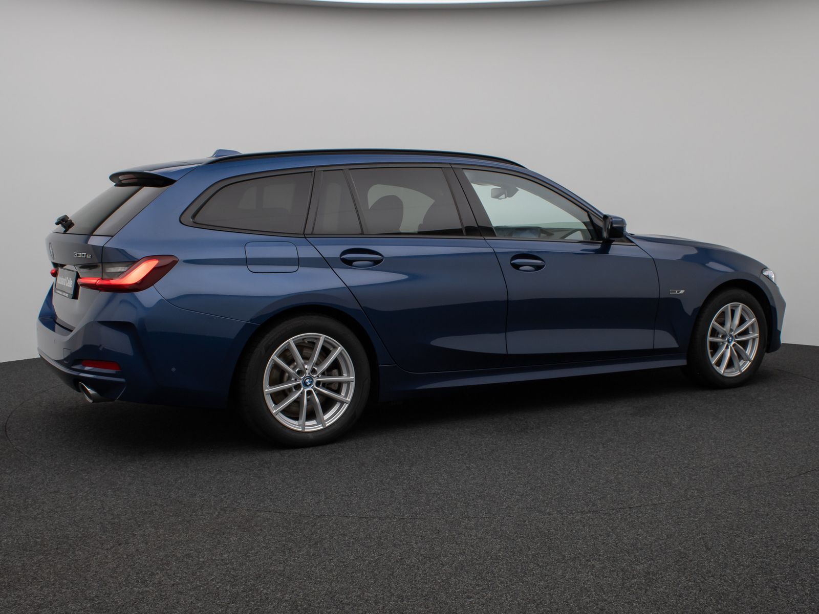 Fahrzeugabbildung BMW 330e xD Kamera HUD DAB Alarm Komfort LED Sport