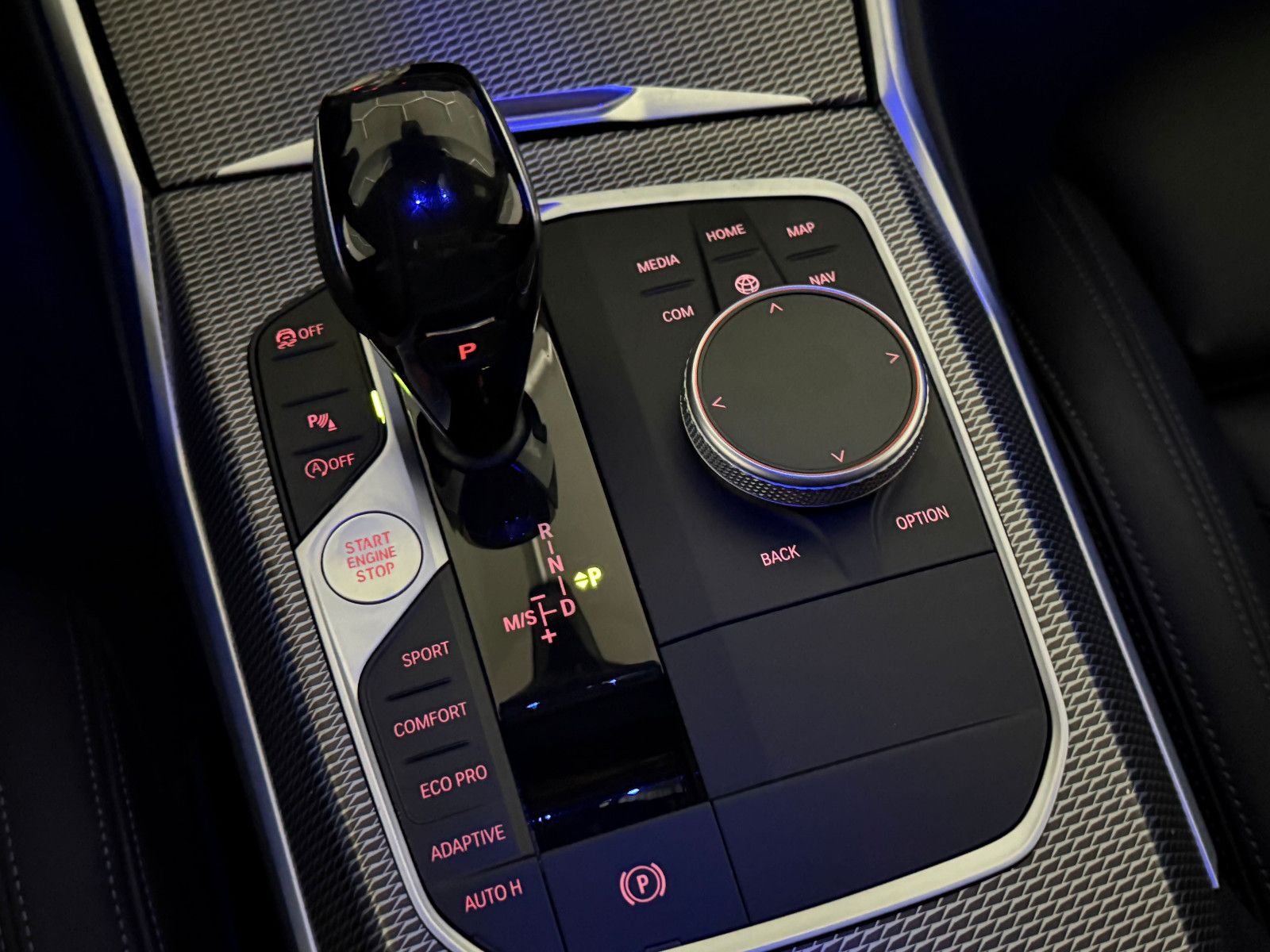 Fahrzeugabbildung BMW 320 d xDrive M SPORT/LED/HuD/H&K/AHK/ACC/VIRCO