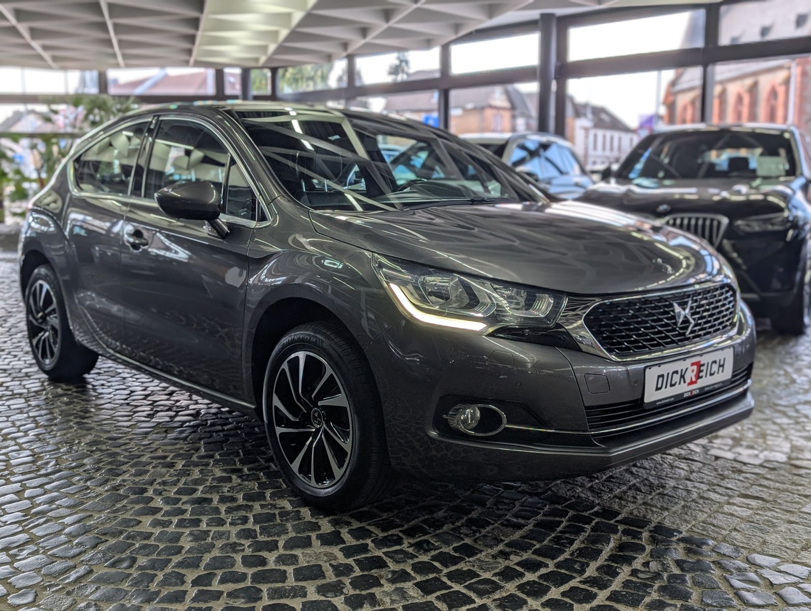 Fahrzeugabbildung DS Automobiles DS4 1.2 PureTech Basis MFL KAM TEMP SHZ PDC ALU1
