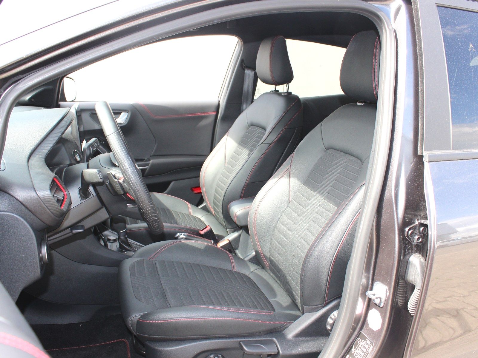 Fahrzeugabbildung Ford Puma ST-Line X 1,0 EcoBoost Mild Hybrid