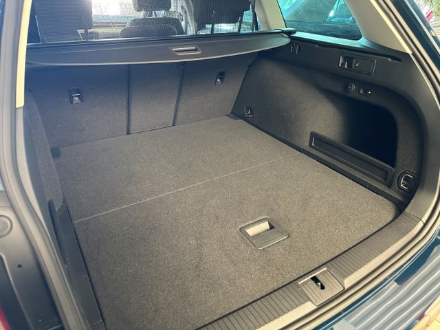 Passat Variant 1.5 TSI DSG  Business NAVI AHK-kl