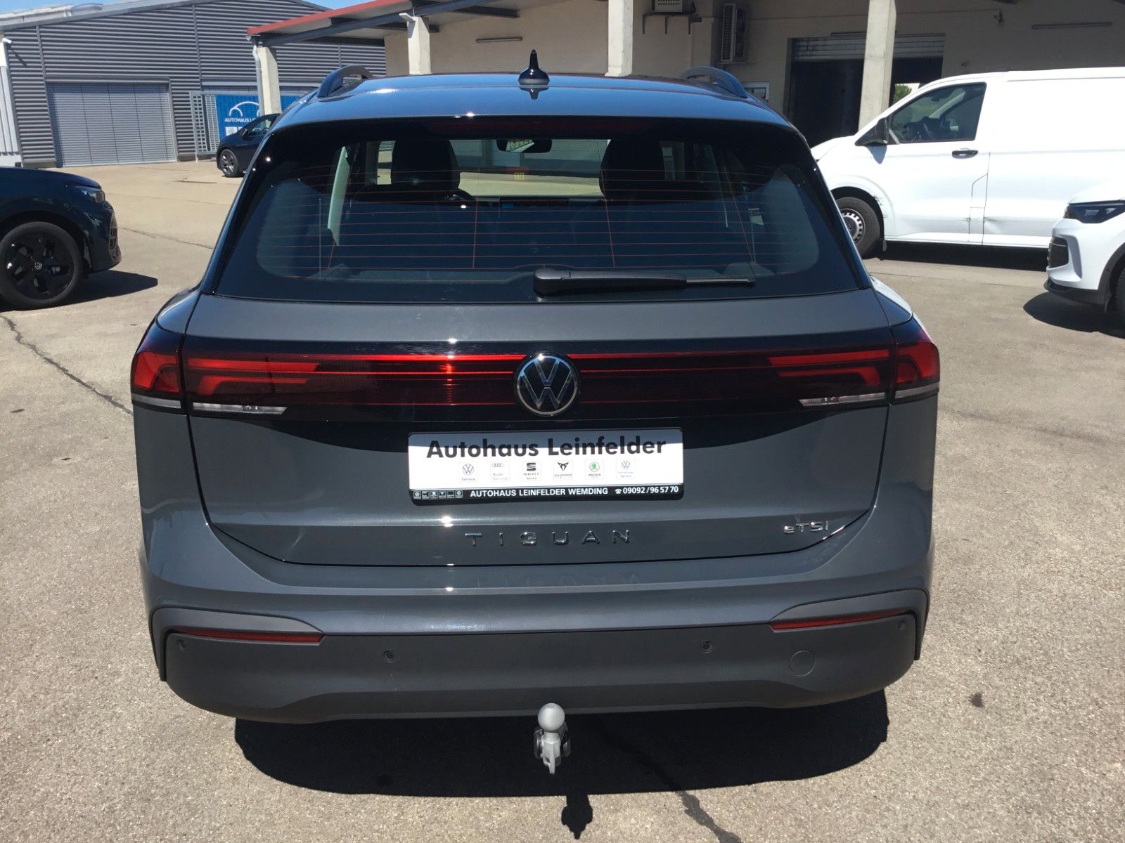Fahrzeugabbildung Volkswagen Tiguan 1.5 eTSI DSG Life+AHK+LED+17"+Navi+Kamera