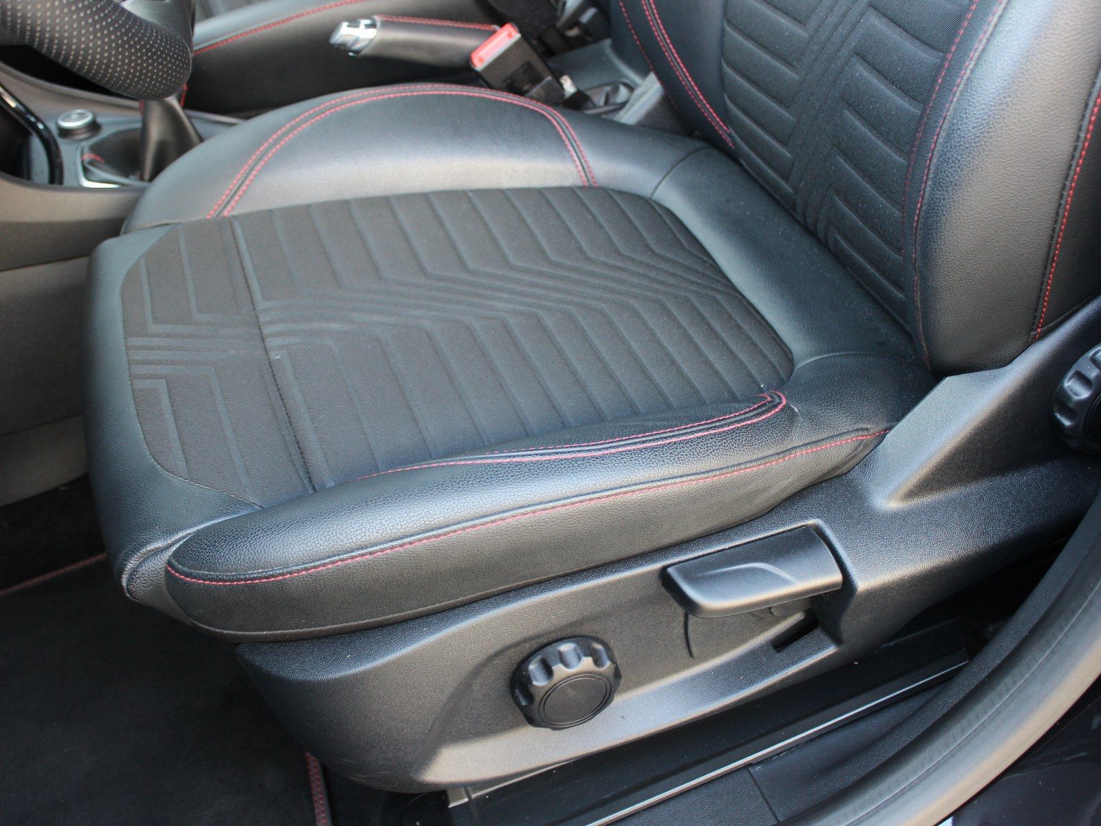 Fahrzeugabbildung Ford Puma ST-Line X 1,0 EcoBoost Mild Hybrid