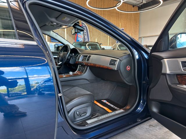 Jaguar XF *Keyless*AHK*BI-XENON*Leder*2-Zonen*