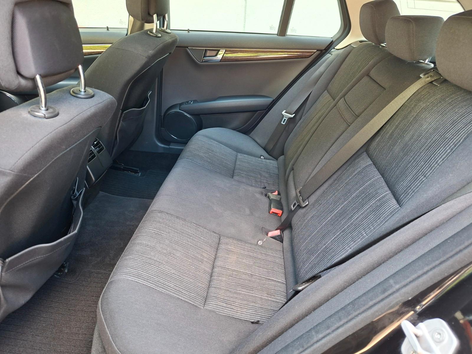 Mercedes-Benz C180 2009 — photo 17