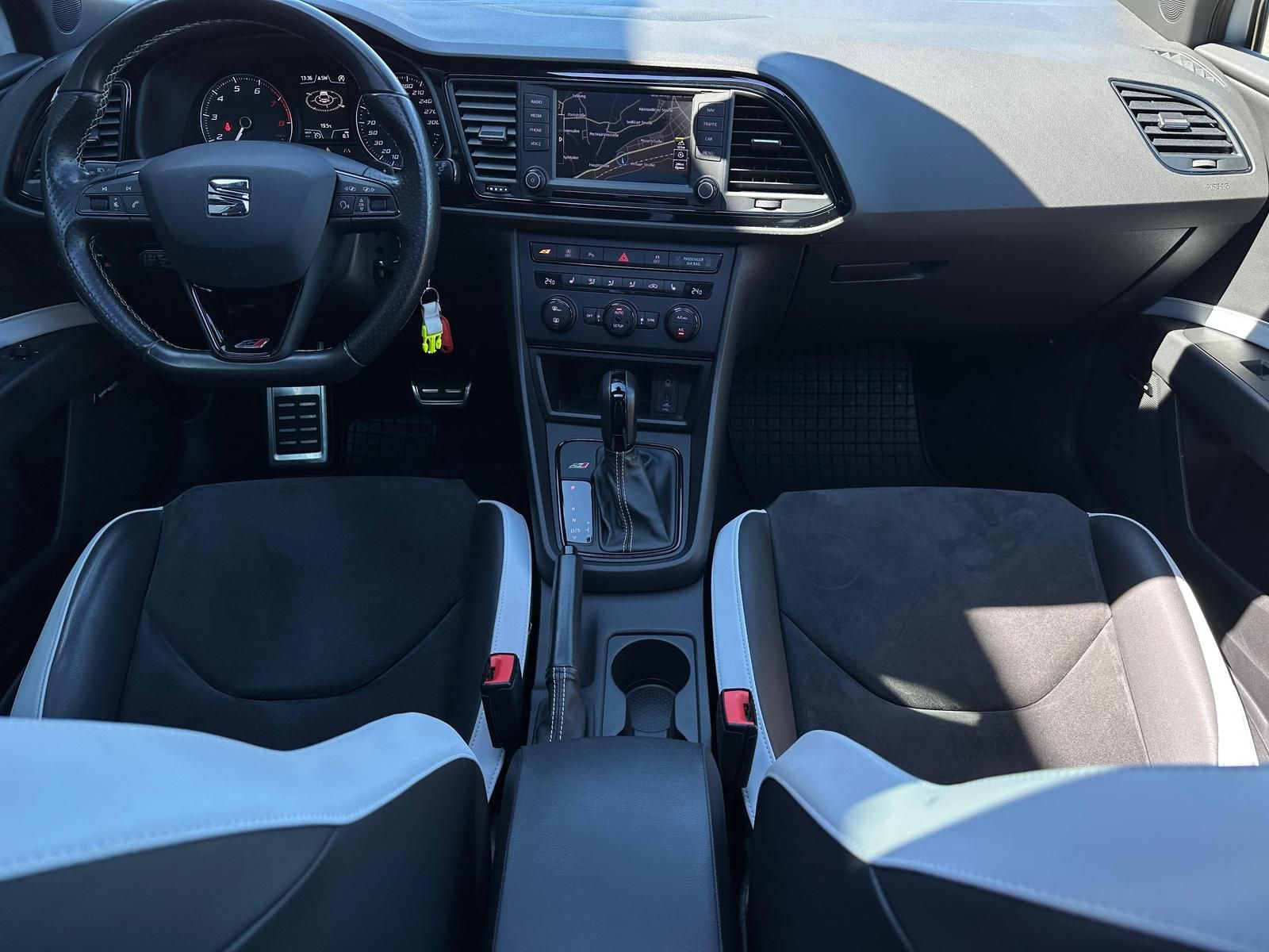 SEAT Leon 2.0TSI Cupra 280* LED#SHZ#TEMPO#SPUR#PANO - Image 10