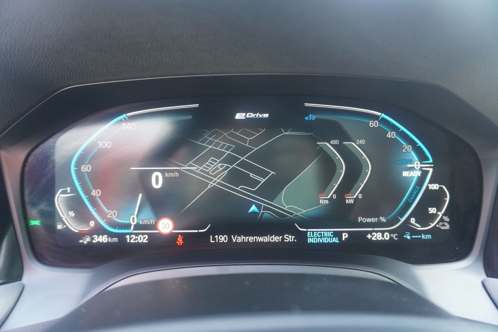 BMW 320e Advantage LED ACC Totwinkel Keyless-Go Navi foto 17