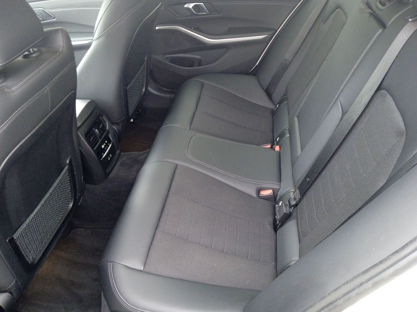 BMW 318 i Lim.Aut.+SPORTSITZE+DAB+LED+KEYLESS GO+ foto 12