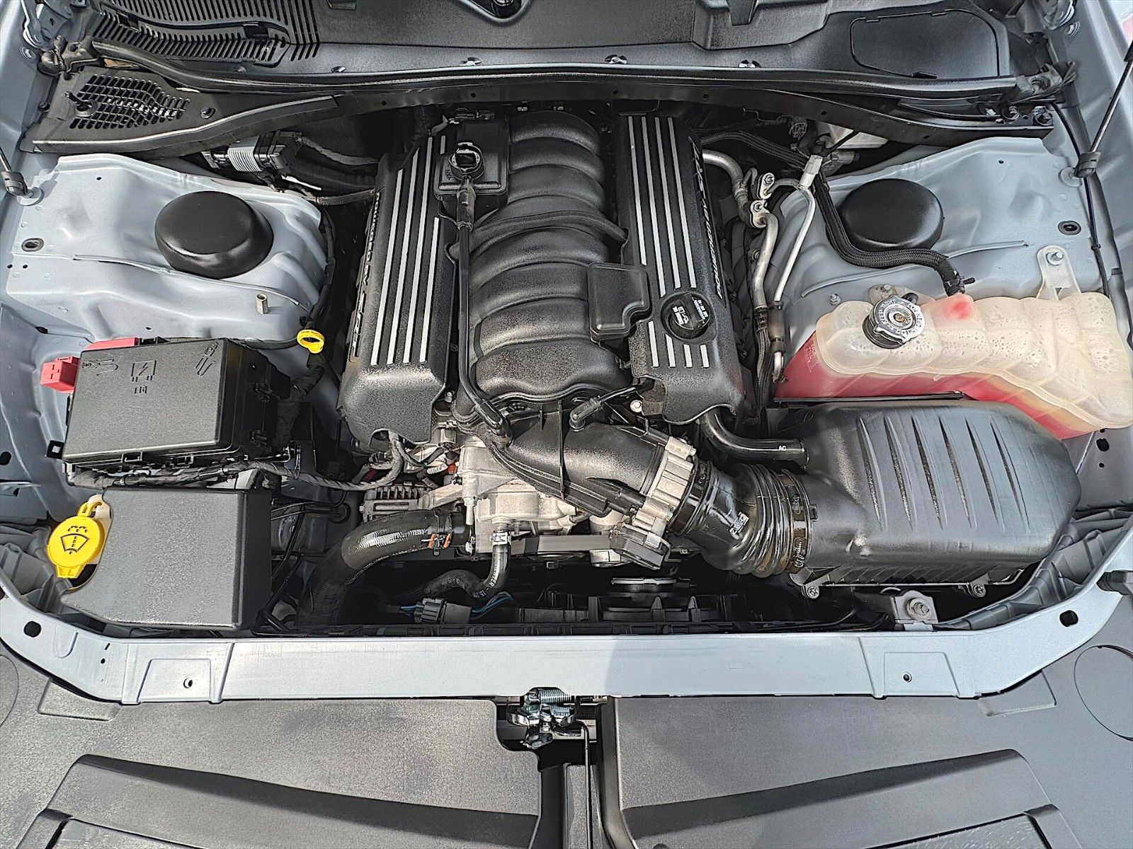 Fahrzeugabbildung Dodge Challenger 6.4 V8 SRT R/T SCATPACK WIDEBODY 50TH
