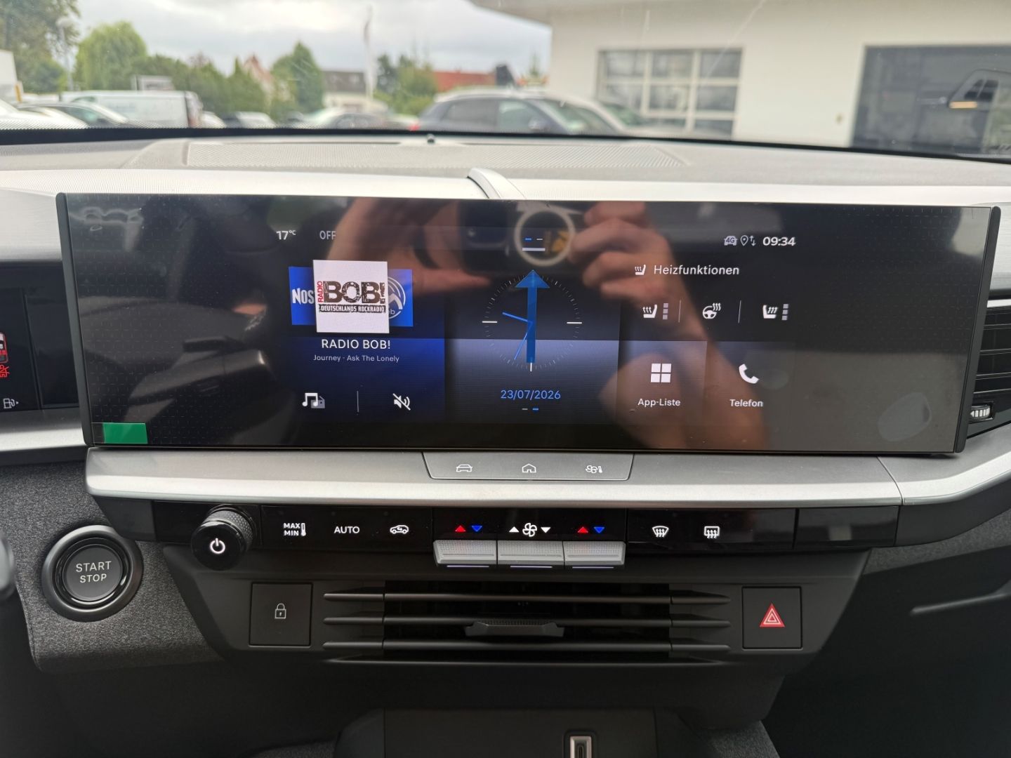 Fahrzeugabbildung Opel Grandland 1.6 Plug-in-Hybrid mit AHK+Allwetter