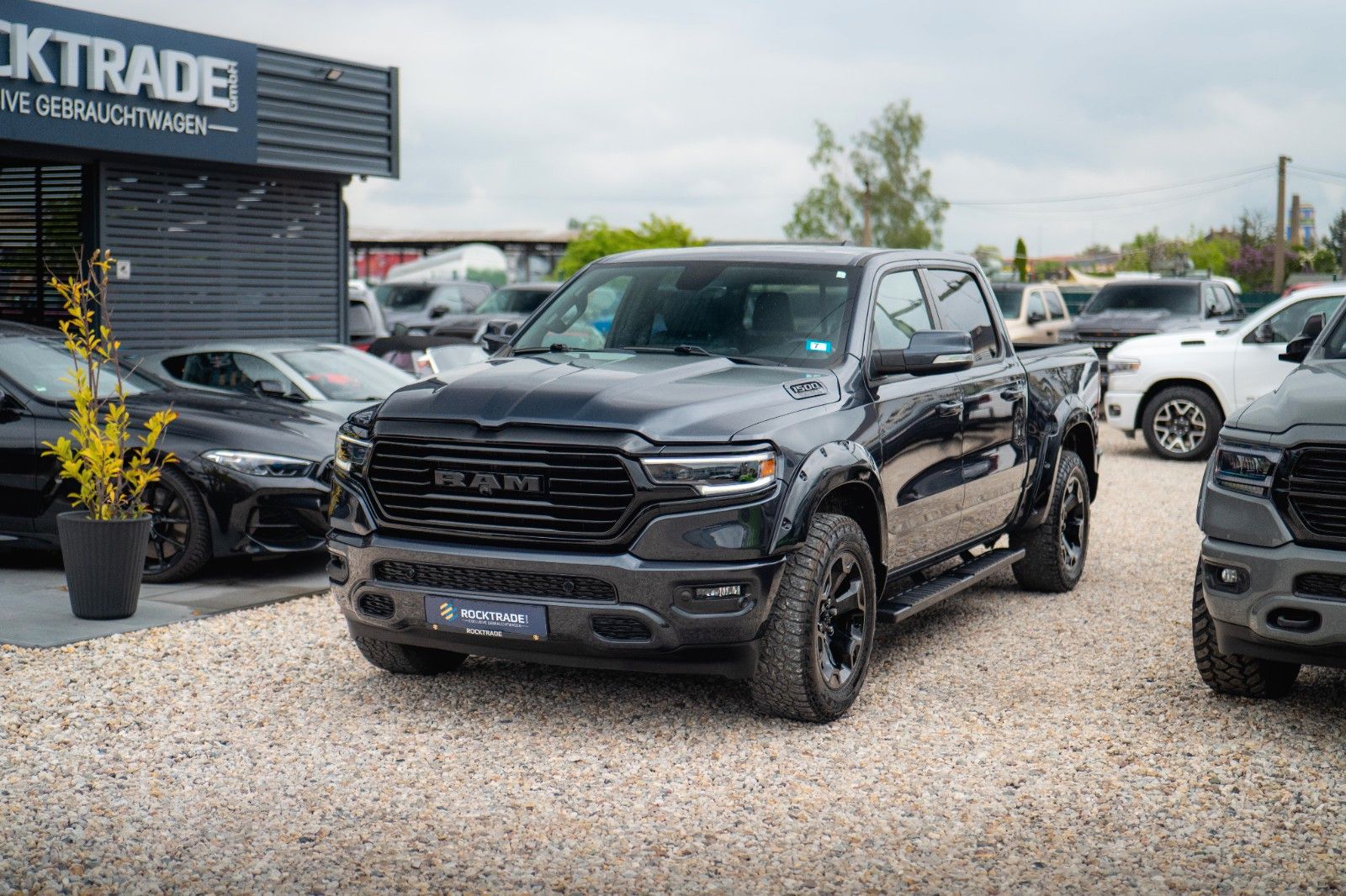 Fahrzeugabbildung Dodge RAM 5.7 V8 HEMI 4x4 OFFROAD Night Limited 19%