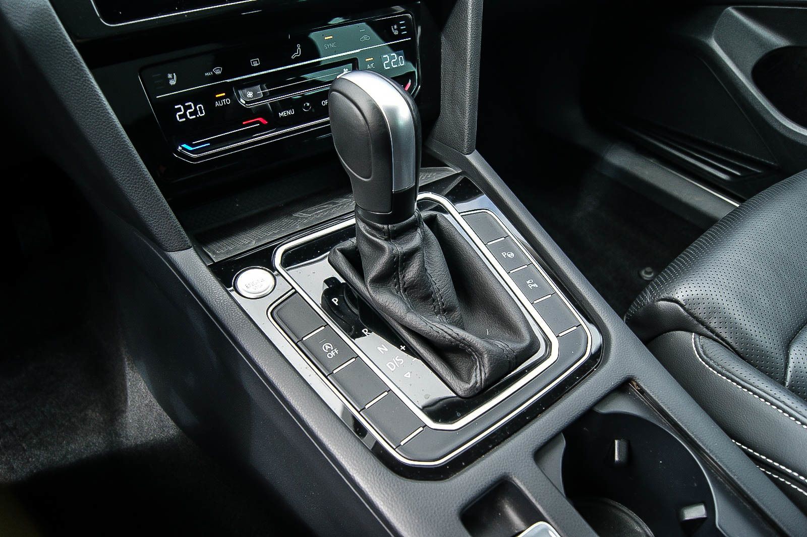 Fahrzeugabbildung Volkswagen Passat Variant 20TDI 4Motion R-Line MATRIX PANO