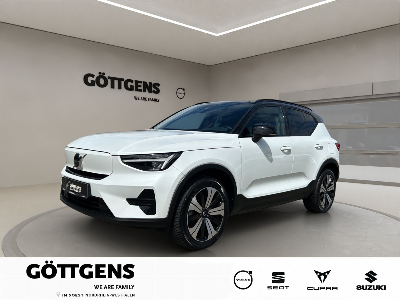 Volvo XC40 P8 AWD Plus Recharge Pure AHK NAVI LED 19LM