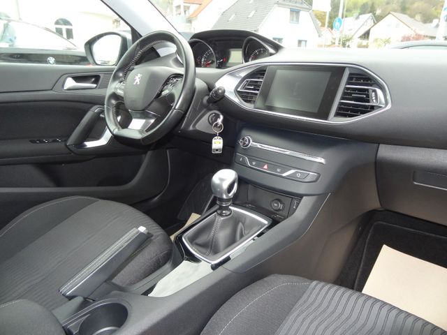Fahrzeugabbildung Peugeot 308 SW Active/AHK/65.500km/1.Hand/SitzH/PDC/