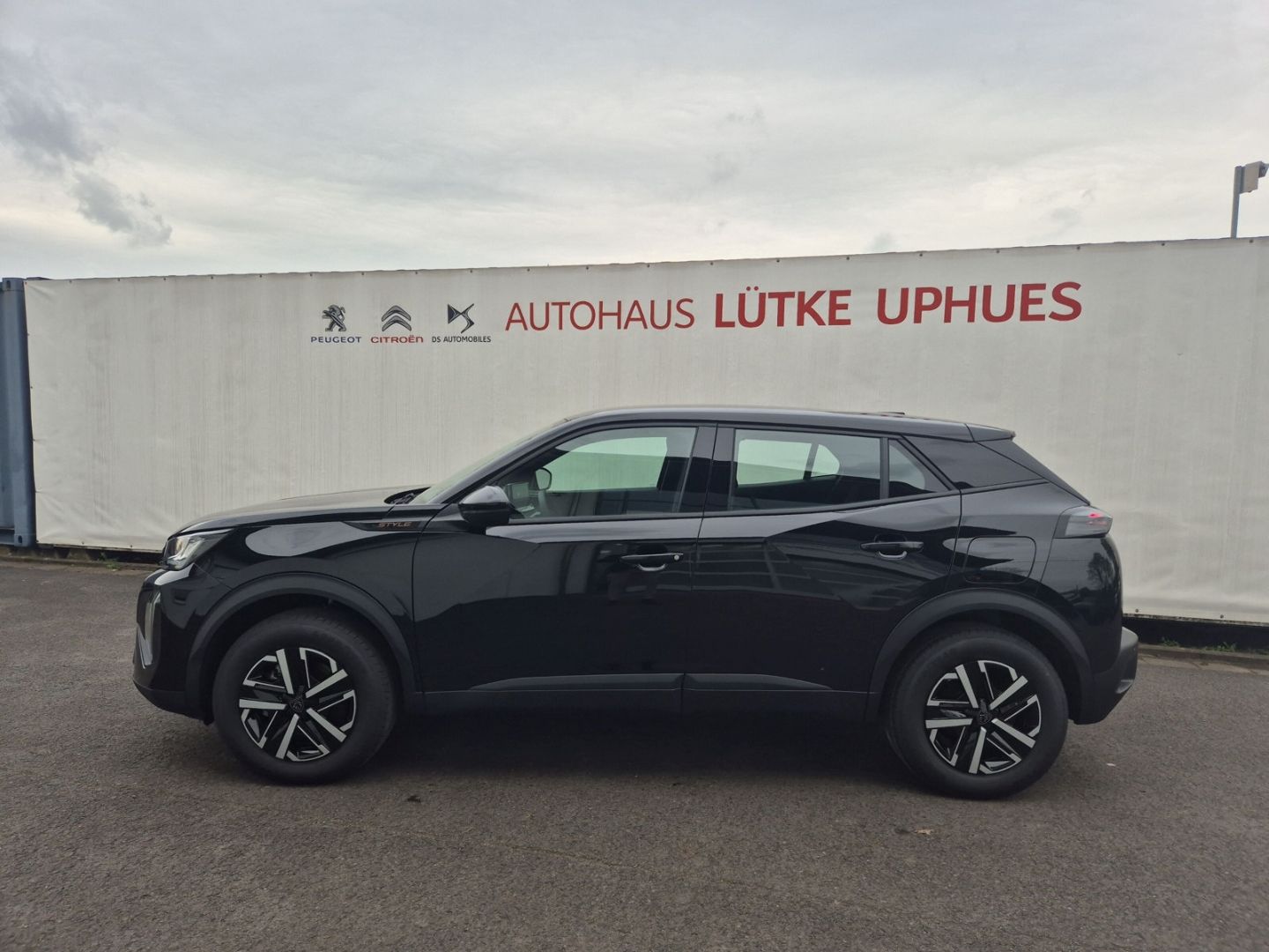 Fahrzeugabbildung Peugeot 2008 Elektro 136 LED CarPlay Klimaautom SHZ
