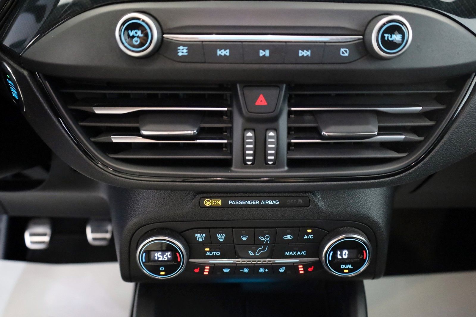 Fahrzeugabbildung Ford Focus Turnier ST-Line Navi,LED,SH,PDC,SR+WR