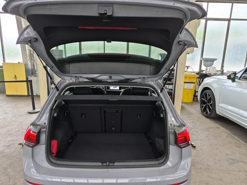 Fahrzeugabbildung Volkswagen Golf TSI Move *Navi*LED*PDC*Sitzhzg*ACC*APP*