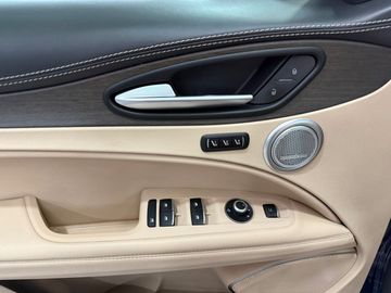 Alfa-Romeo Stelvio - 12